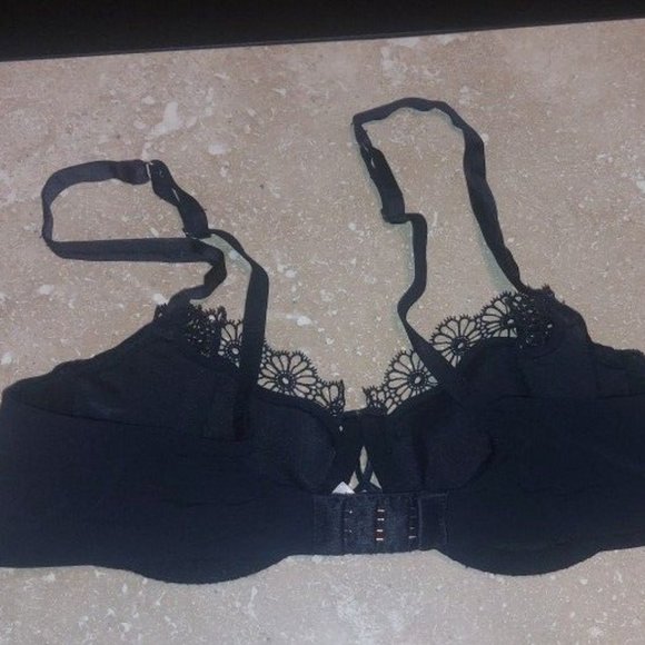 Victoria’s Secret very sexy push up without padding Rhinestones 36C RGUC - Picture 2 of 3
